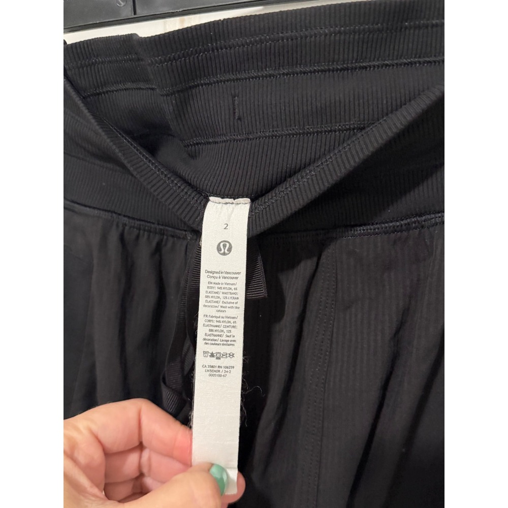 Lululemon Black Dance Studio Pants Mid Rise Relaxed Fit Drawstring Size 2 - Picture 6 of 9